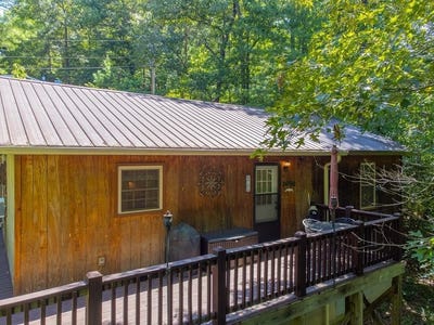 /international/us/116-keepsake-lane-whittier-nc-110110368745/