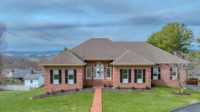 /international/us/197-florence-circle-tazewell-va-110106181782/