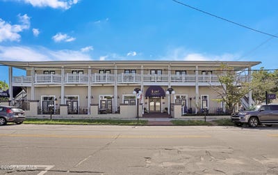 /international/us/102-s-2nd-street-wilmington-nc-110108410302/