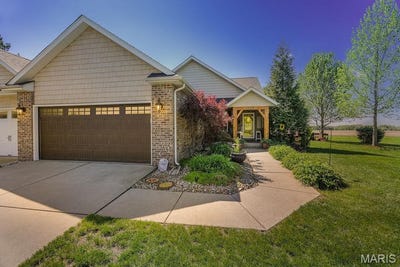 /international/us/18074-w-oxford-road-staunton-il-110107489309/
