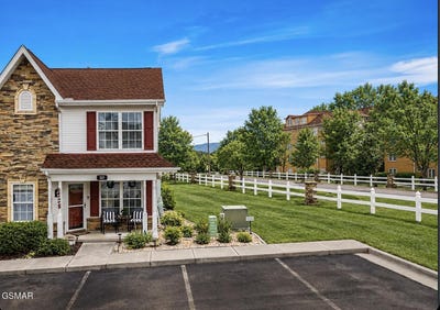 /international/us/527-orchard-valley-way-pigeon-forge-tn-110105312606/