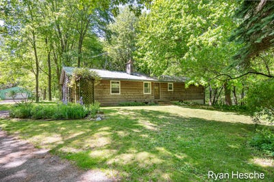 /international/us/8775-peck-lake-road-saranac-mi-110108445127/