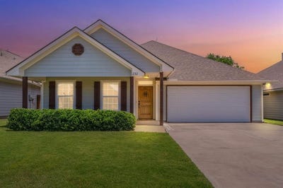/international/us/232-lovers-path-drive-springtown-tx-110099716575/