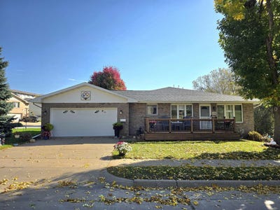 /international/us/1398-oak-park-place-dubuque-ia-110120513975/