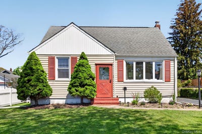 /international/us/27-spruce-street-islip-ny-110107894513/
