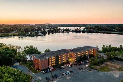 /international/us/329-geneva-avenue-n-oakdale-mn-110108533589/