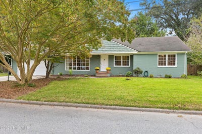 /international/us/1610-crescent-drive-elizabeth-city-nc-110120118439/