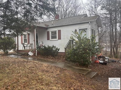 /international/us/1310-daniels-creek-rd-collinsville-va-110107258816/