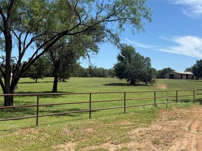 /international/us/county-road-306-rainbow-tx-110108495444/