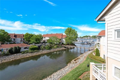 /international/us/18009-kings-point-drive-cornelius-nc-110107545201/