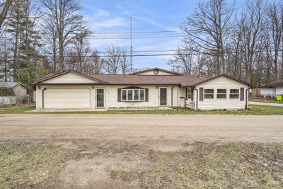 /international/us/4302-lake-drive-beaverton-mi-110099983117/