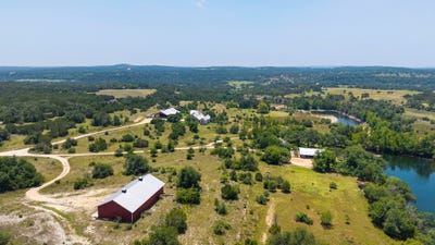 /international/us/520-holder-lane-dripping-springs-tx-110109158874/