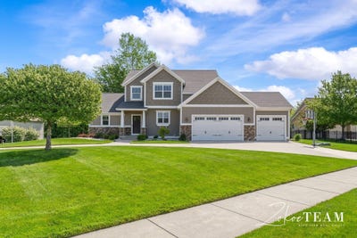 /international/us/1922-stratford-lane-nw-walker-mi-110108252211/
