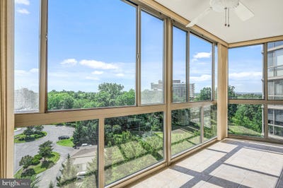 /international/us/19355-cypress-ridge-terrace-leesburg-va-110120802034/
