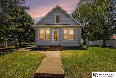 /international/us/3625-cedar-street-davey-ne-110108340887/