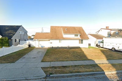 /international/us/11-skylark-lane-levittown-ny-110107764944/