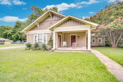 /international/us/208-w-denton-street-ennis-tx-110109166419/