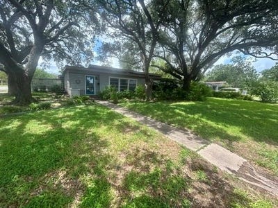 /international/us/702-e-mesquite-lane-victoria-tx-110101267488/