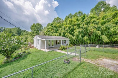 /international/us/1380-old-dana-road-hendersonville-nc-110100615576/