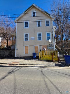 /international/us/230-bishop-street-waterbury-ct-110106310309/