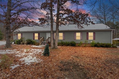 /international/us/9174-howardsville-road-howardsville-va-110104218406/