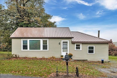 /international/us/405-spicer-road-hoosick-falls-ny-110120576009/