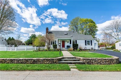 /international/us/42-grasslands-road-east-greenwich-ri-110107762411/
