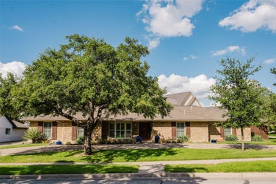 /international/us/3257-brookhaven-club-drive-farmers-branch-tx-110107419138/