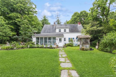 /international/us/93-widmer-road-wappingers-falls-ny-110107534904/