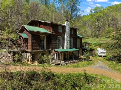 /international/us/1717-howard-moore-road-hot-springs-nc-110107489166/