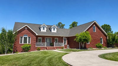 /international/us/207-remington-drive-russell-springs-ky-110106230265/
