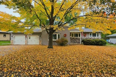 /international/us/1516-summit-drive-wausau-wi-110120068630/