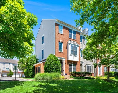 /international/us/25165-femoyer-terrace-chantilly-va-110108569429/