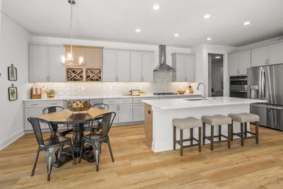 /international/us/n28w25285-parkway-ridge-cir-pewaukee-wi-110105862764/