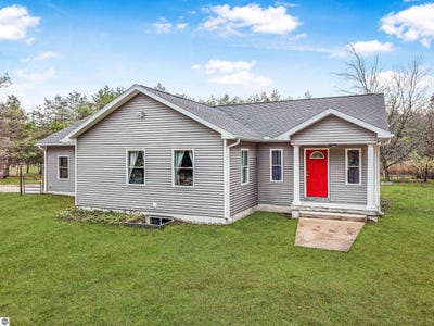 /international/us/8530-homestead-road-benzonia-mi-110104928432/