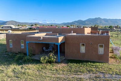 /international/us/137-w-romero-road-ranchos-de-taos-nm-110106958434/