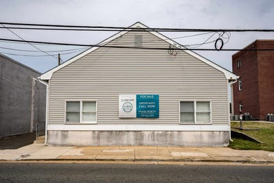 /international/us/717-shore-road-somers-point-nj-110108303265/