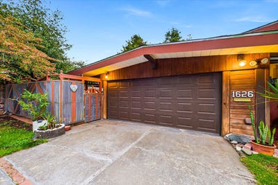 /international/us/1626-russ-street-eureka-ca-110107988690/