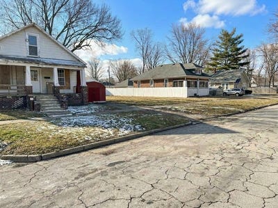 /international/us/2516-pine-avenue-mattoon-il-110106228231/
