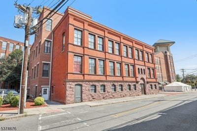 /international/us/18-market-street-paterson-city-nj-110101200071/