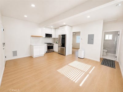 /international/us/18924-vose-street-reseda-ca-110108355697/