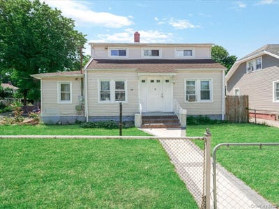 /international/us/72-pleasant-avenue-roosevelt-ny-110108479484/