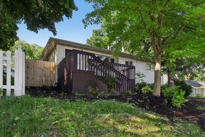 /international/us/104-e-division-street-lemont-il-110108570479/