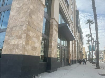 /international/us/39-s-los-robles-pasadena-ca-110120496472/
