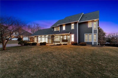 /international/us/1373-knollwood-lane-mendota-heights-mn-110098641414/