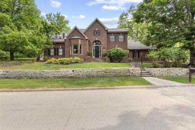/international/us/1725-windsor-ct-iowacity-ia-110099966802/