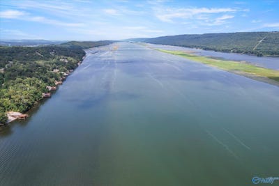 /international/us/1783-lookout-mountain-drive-scottsboro-al-110095150187/