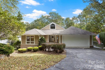 /international/us/320-dawnbrook-drive-flat-rock-nc-110107734598/