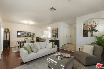 /international/us/15721-cobalt-st-sylmar-ca-110107290319/