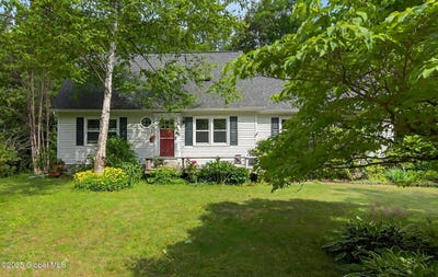 /international/us/21-hemlock-drive-greenfield-ny-110100449823/